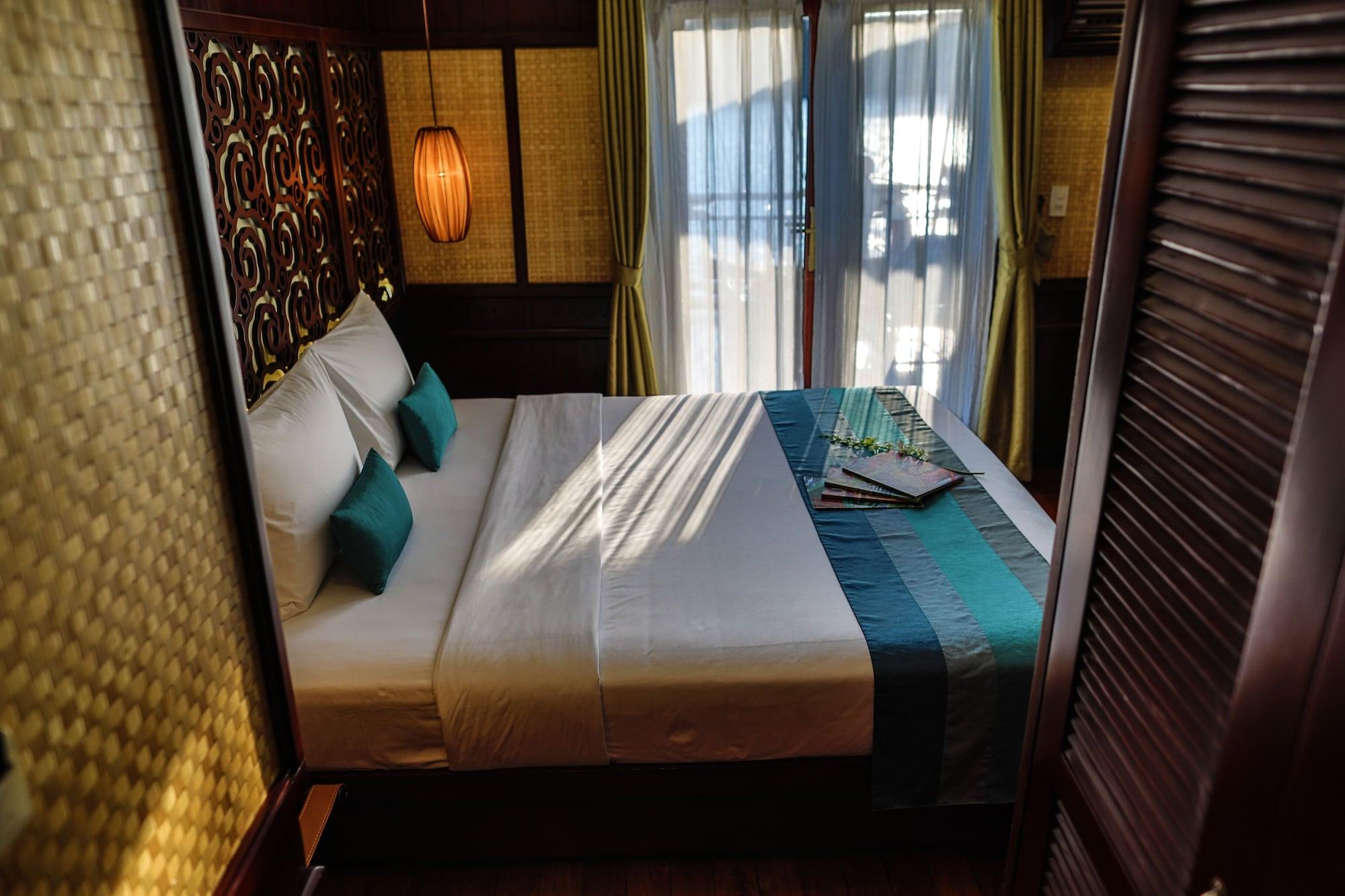 Du thuyền Bhaya Hạ Long Hotel Ngoại thất bức ảnh