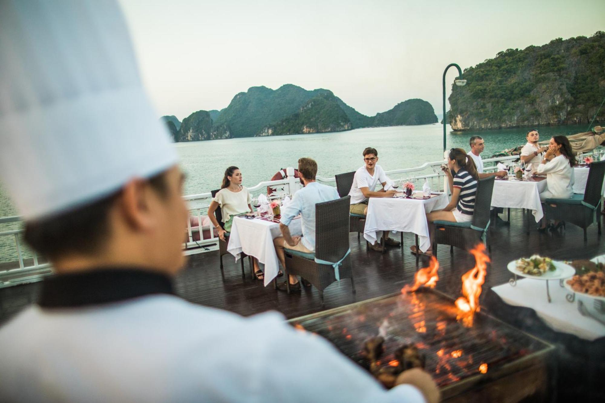 Du thuyền Bhaya Hạ Long Hotel Ngoại thất bức ảnh