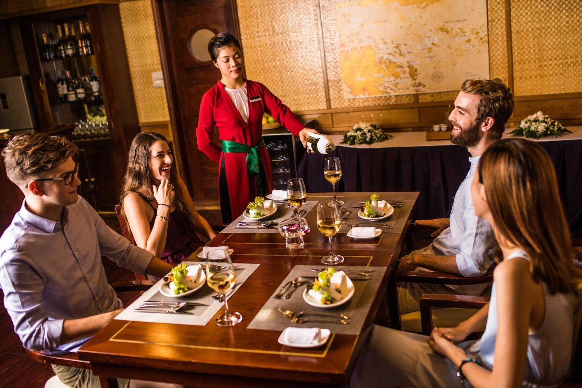 Du thuyền Bhaya Hạ Long Hotel Ngoại thất bức ảnh