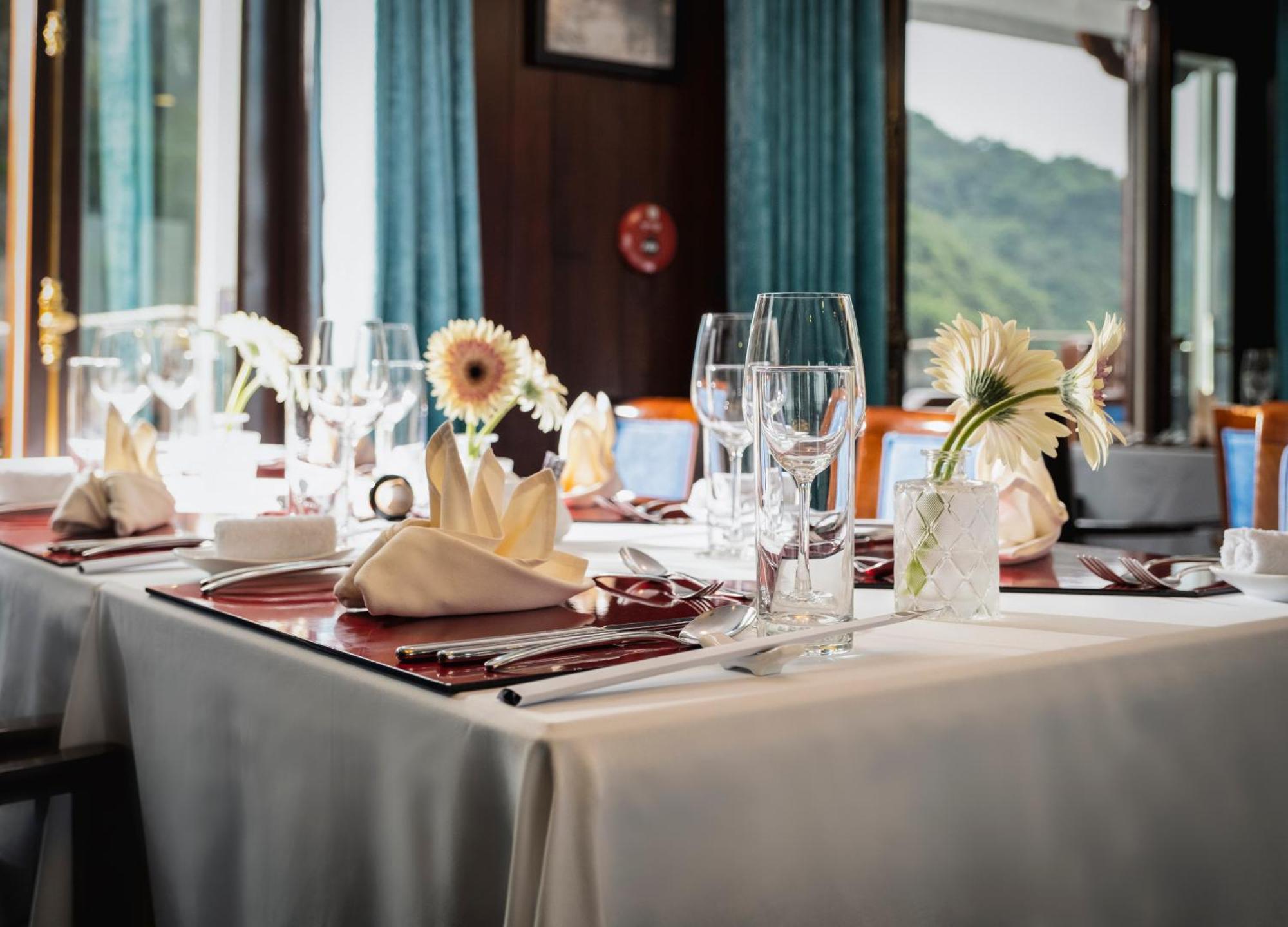 Du thuyền Bhaya Hạ Long Hotel Ngoại thất bức ảnh